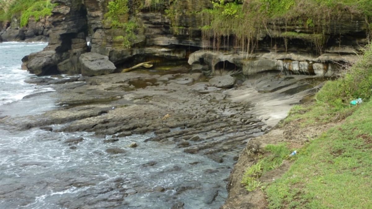 Pantai Kedungu, tempat wisata alam di Tabanan, Bali.