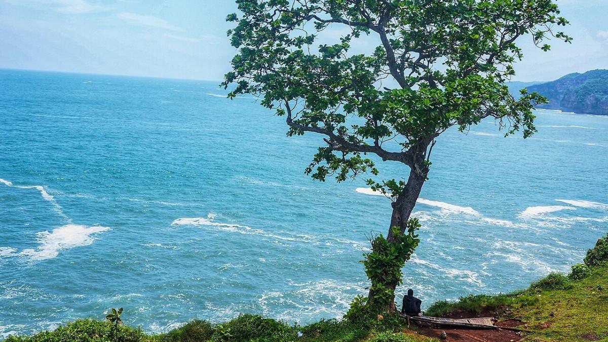 Pantai Kesirat, satu pantai sepi dan tersembunyi di Gunungkidul Jogja buat healing akhir pekan