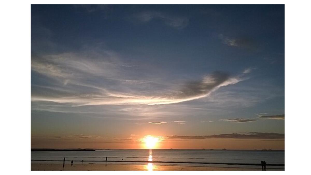 Keindahan Pantai Lasiana, Kupang, NTT saat sunset.
