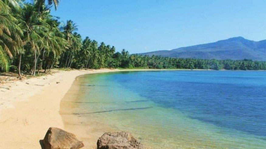 Pantai Lato dari arah timur.