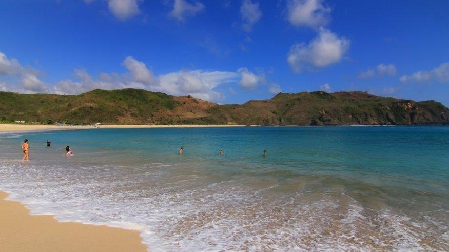 Pantai Mawun di Pujut, Lombok Tengah, NTB.