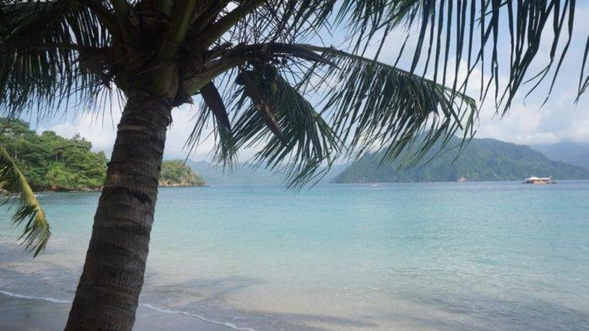 Pantai Mutiara, Desa Tasikmadu, Kecamatan Watulimo, Kabupaten Trenggalek.