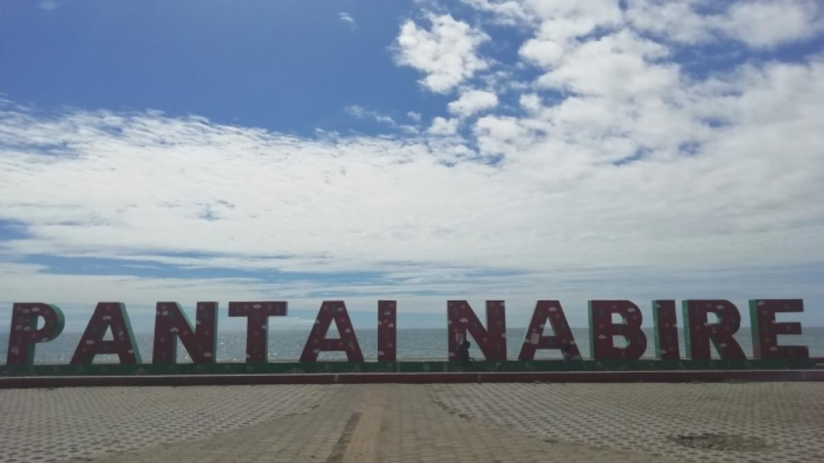 Pantai Nabire, tempat wisata alam di Kabupaten Nabire, Papua Tengah.