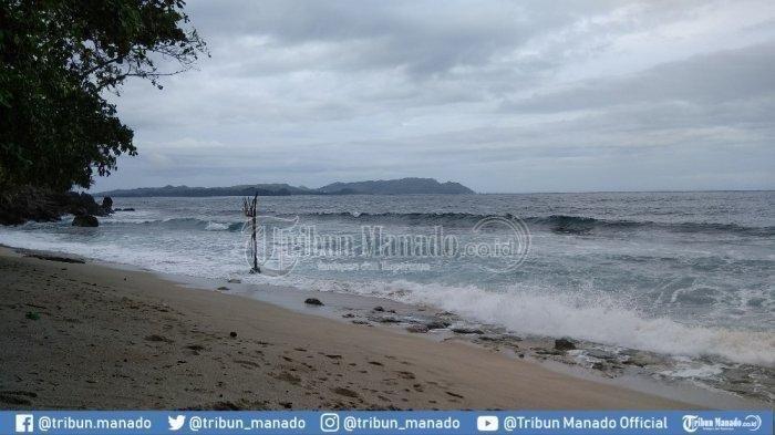 Pantai Paal, satu pantai terbaik di Sulawesi Utara yang cocok untuk liburan akhir pekan.