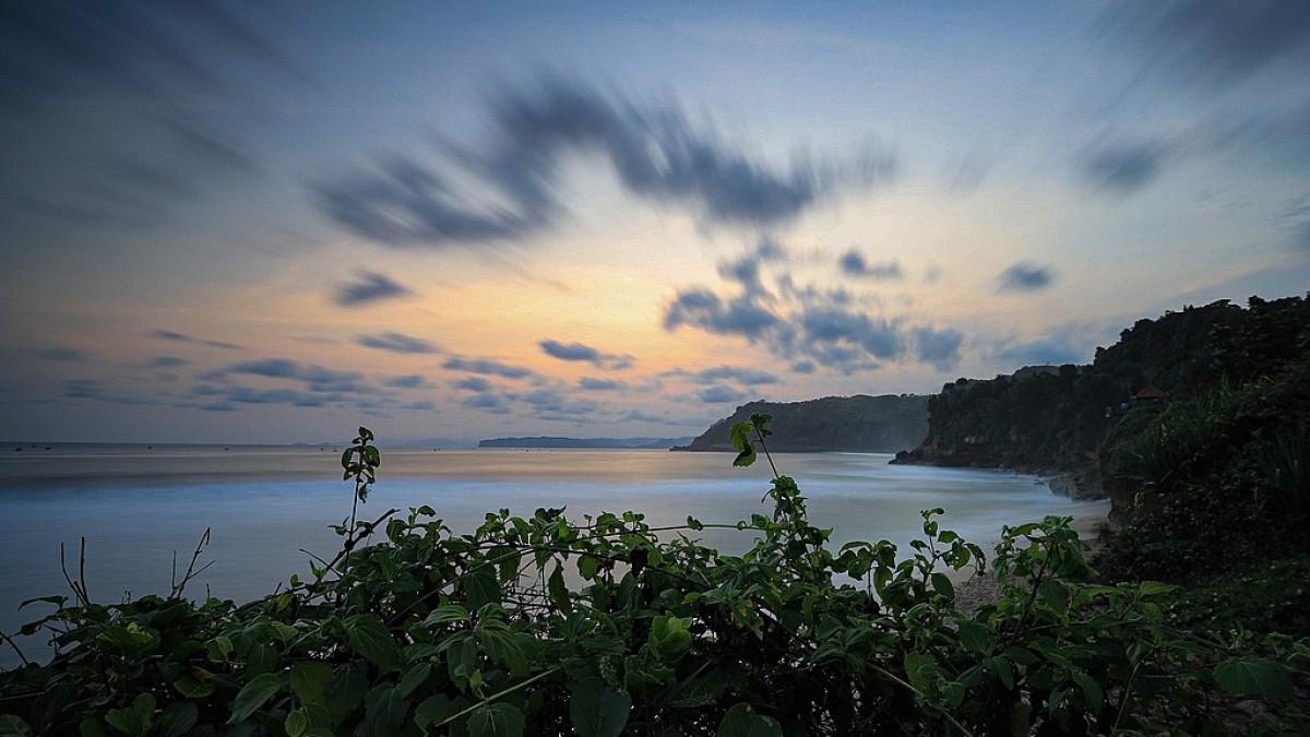 Pantai Pacar, satu tempat wisata hits di Tulungagung, Jawa Timur