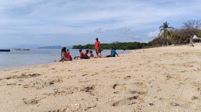 Pesona Pantai Pasir Putih Atapupu di Kecamatan Kakuluk Mesak, Kabupaten Belu, NTT