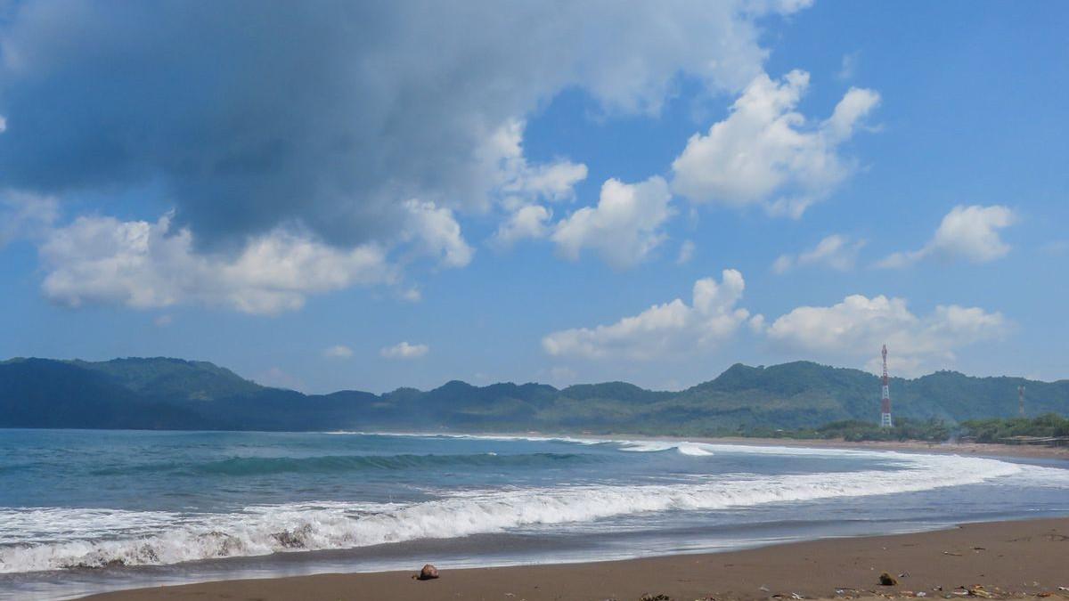 Pantai Payangan, satu tempat wisata hits di Jember, Jawa Timur