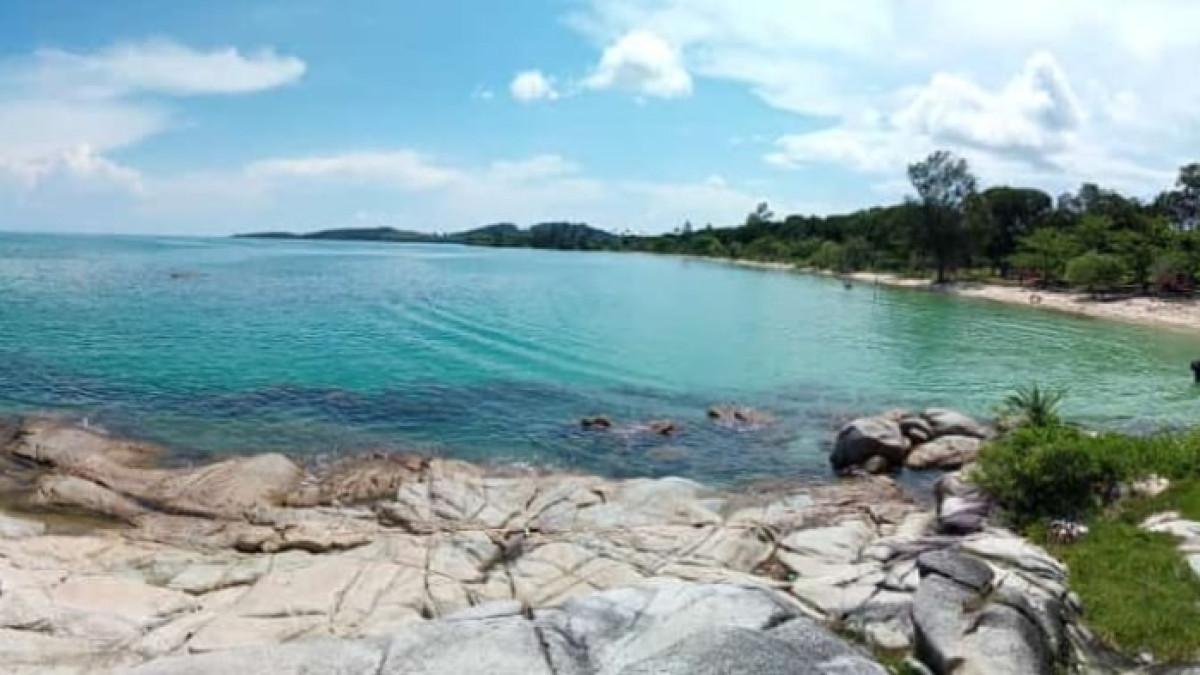 Pantai Tanjung Kerasak, wisata bahari di Bangka yang cocok untuk liburan akhir pekan.