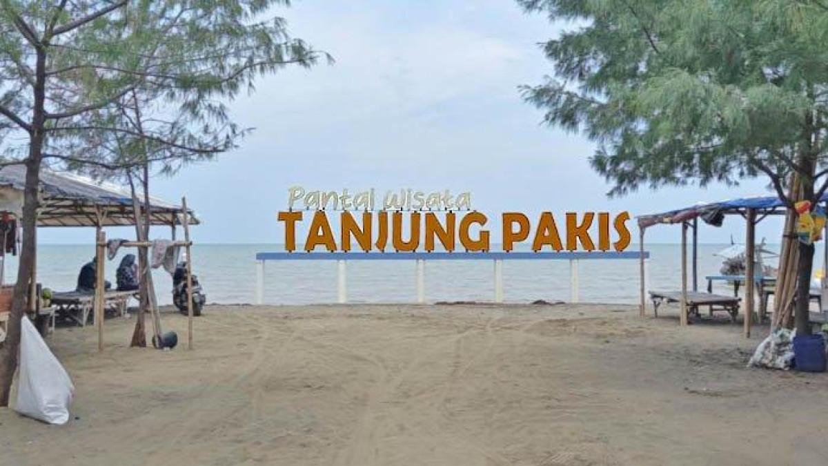 Pantai Tanjung Pakis di Kecamatan Pakisjaya, Kabupaten Karawang, Jawa Barat.