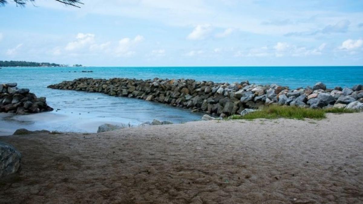 Pantai Tongaci, wisata alam di Sungailiat, Kabupaten Bangka, Kepulauan Bangka Belitung yang cocok untuk liburan akhir pekan.
