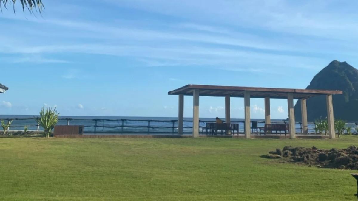 Pantai Tropical, tempat wisata alam populer di Sumbawa Barat, Nusa Tenggara Barat (NTB).