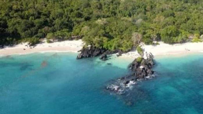 Pantai Watotena.