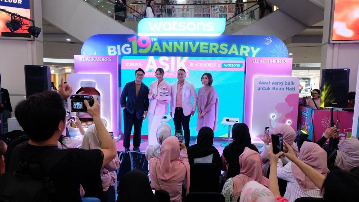 Para pembicara dan perwakilan Blackmores x Watsons berfoto bersama usai sesi edukasi nutrisi mikro untuk ibu dan anak dalam acara Kumpul ASIK.