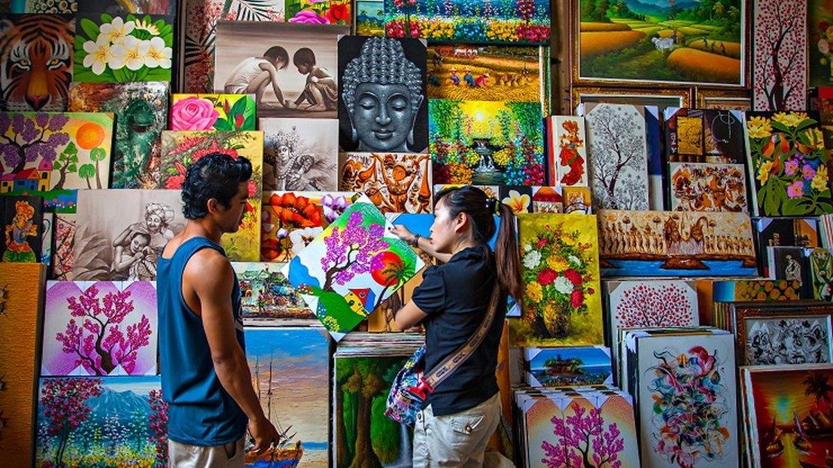Pasar Seni Sukawati, rekomendasi salah satu tempat belanja oleh-oleh di Bali.
