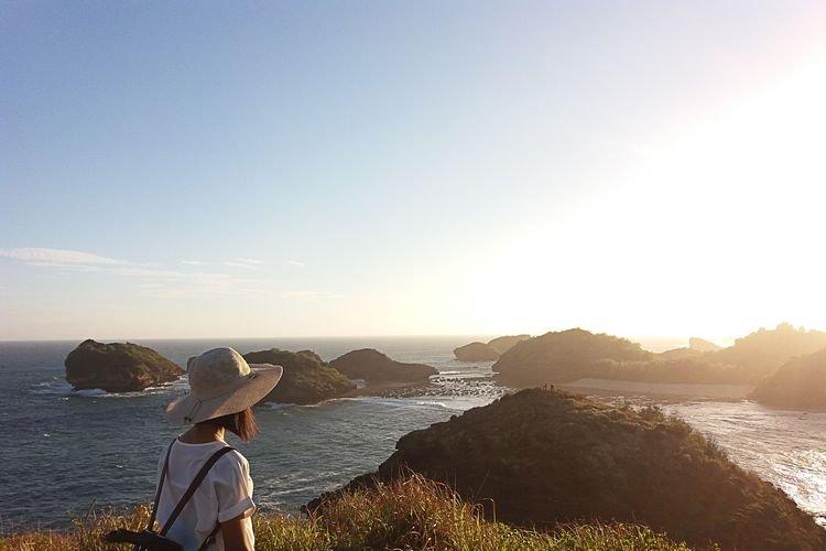 Pemandangan elok di Pantai Kasap, Kabupaten Pacitan yang disebut-sebut sebagai Mini Raja Ampat Pacitan.