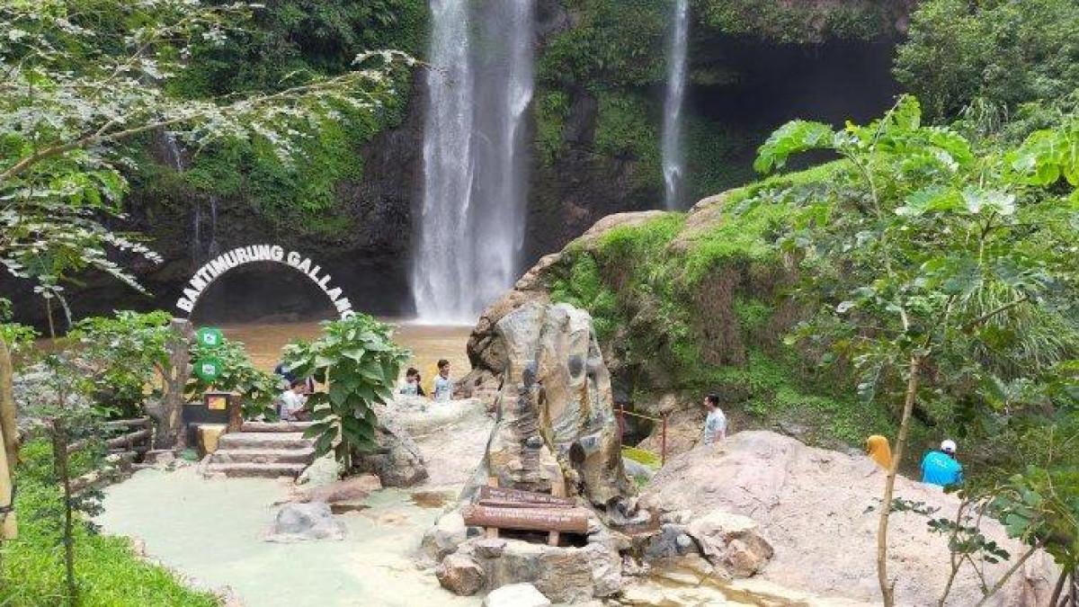 Pesona Air Terjun Bantimurung Gallang, tempat wisata alam menakjubkan di Kabupaten Gowa, Sulawesi Selatan.