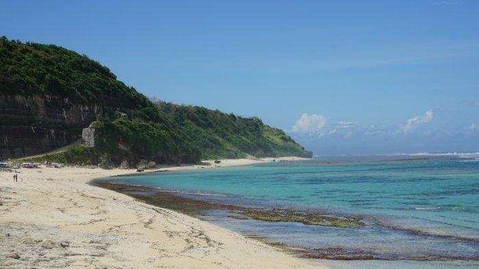 Pesona Pantai Pandawa di Badung, Bali yang cocok untuk liburan akhir pekan. Destinasi ini menawarkan pesona menakjubkan dengan tebing tinggi yang megah dan instagramable.