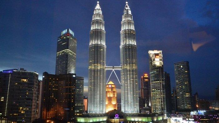 Petronas Twin Towers di Malaysia yang ikonik.