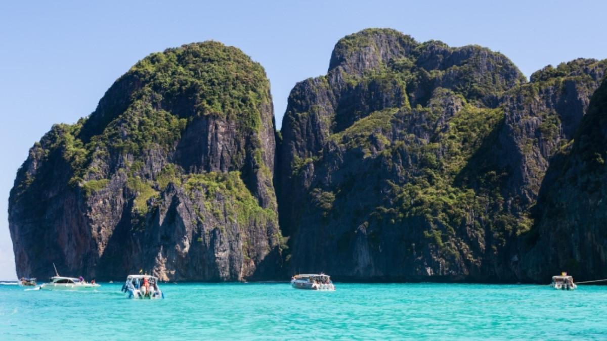 Playa Maya, Ko Phi Phi - Phi Phi Leh, wisata alam di Phuket, Thailand yang populer.