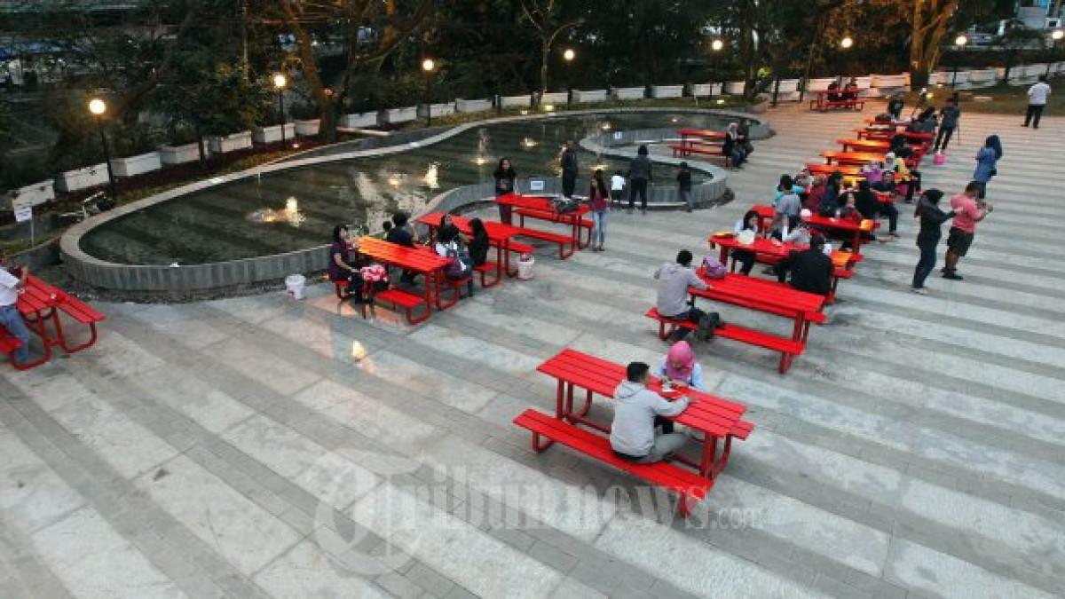 Plaza Cikapundung River Spot, satu tempat wisata kids friendly di Bandung yang wajib dikunjungi saat liburan akhir tahun.