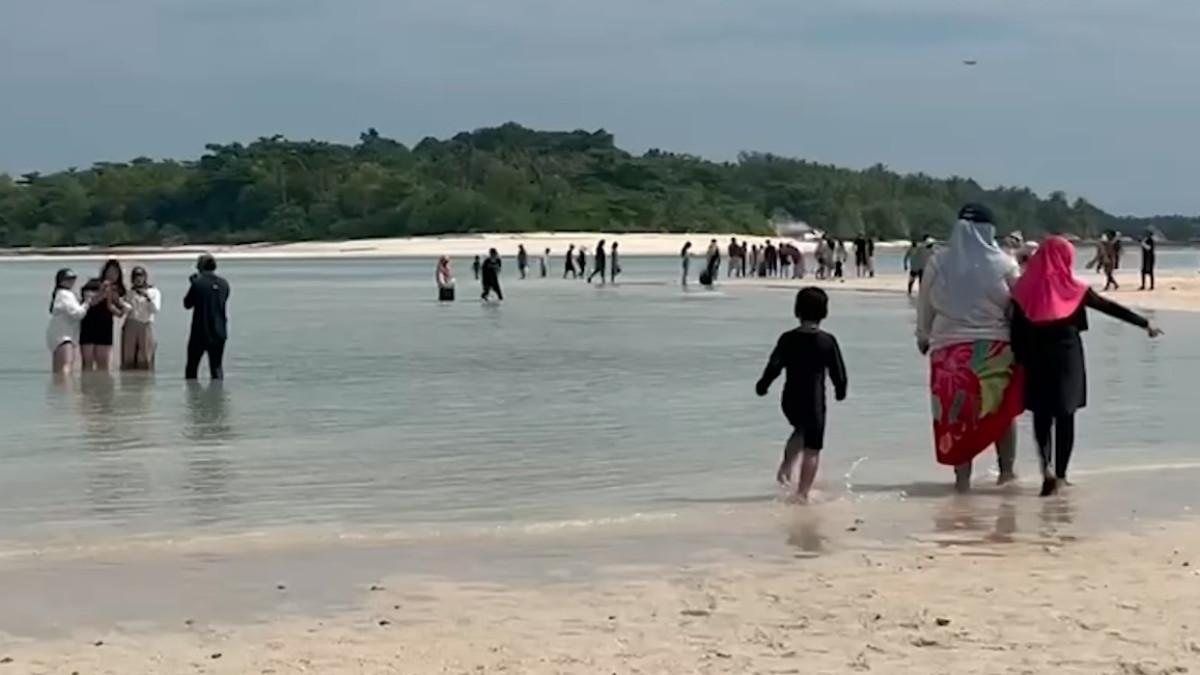 Hemat tapi seru! Jelajahi Pulau Pasir Belitung berempat, ikuti itinerary ini dan ciptakan memori tak terlupakan.