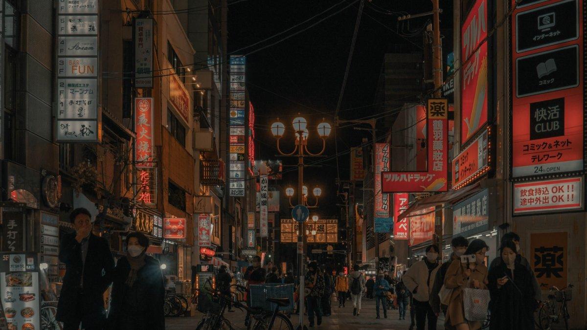 Pusat perbelanjaan Shinsaibashi, tempat terbaik di Osaka buat berburu oleh-oleh.