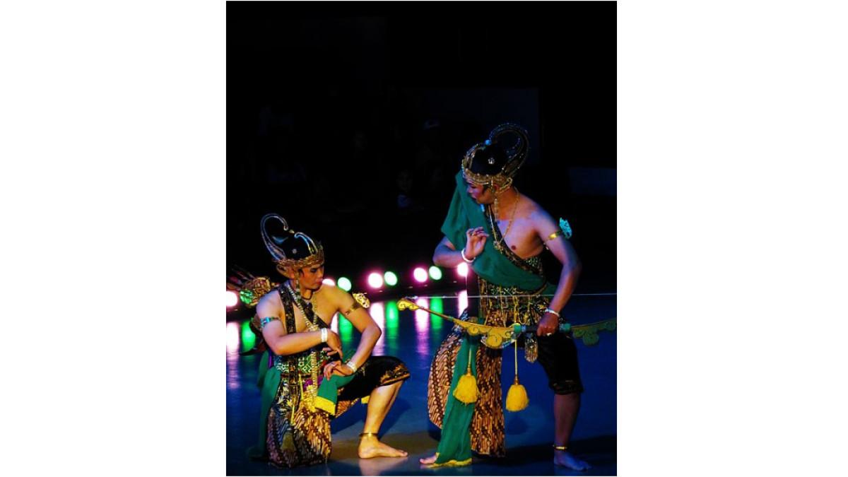 RAMAYANA BALLET PRAMBANAN. Pemeran utama dalam Sendratari Ramayana Prambanan. Kiri: Lesmana, Kanan: Ramawijaya