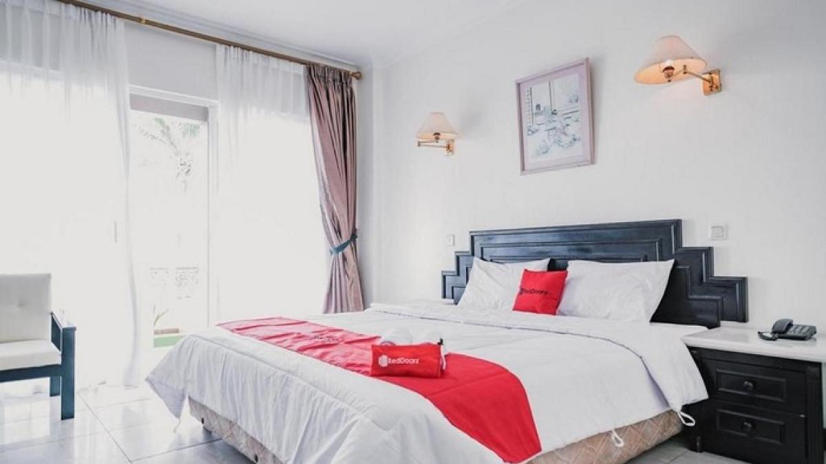 RedDoorz Plus near Pelabuhan Merak, satu hotel terbaik di dekat pelabuhan Merak buat akomodasi akhir tahun.