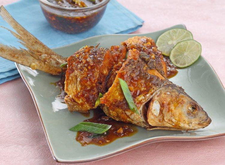 Ilustrasi bandeng masak saus tiram.