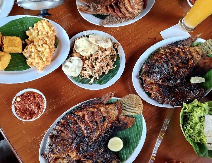 Sajian makanan di Gurih 7 Bogor Indonesia