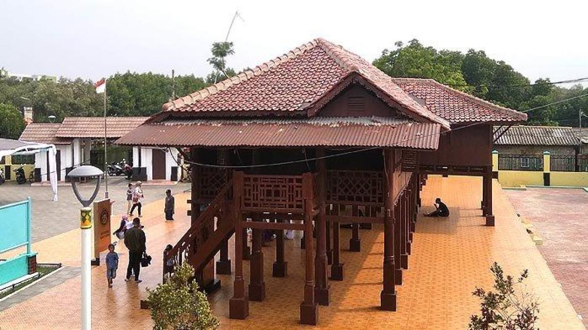 Rumah Si Pitung di Cilincing, Jakarta Utara berbentuk rumah panggung yang terbuat dari kayu ulin