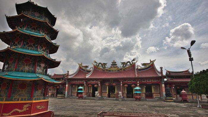 Satu tempat wisata di Medan, Vihara Gunung Timur