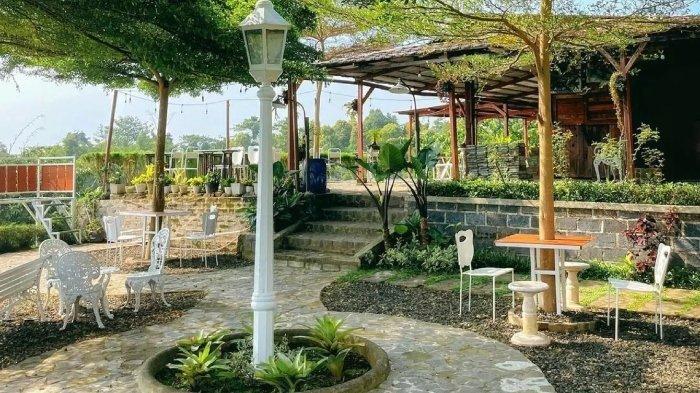 Taman Fathan Hambalang, satu tempat wisata di Bogor yang buka sampai malam untuk liburan akhir tahun.