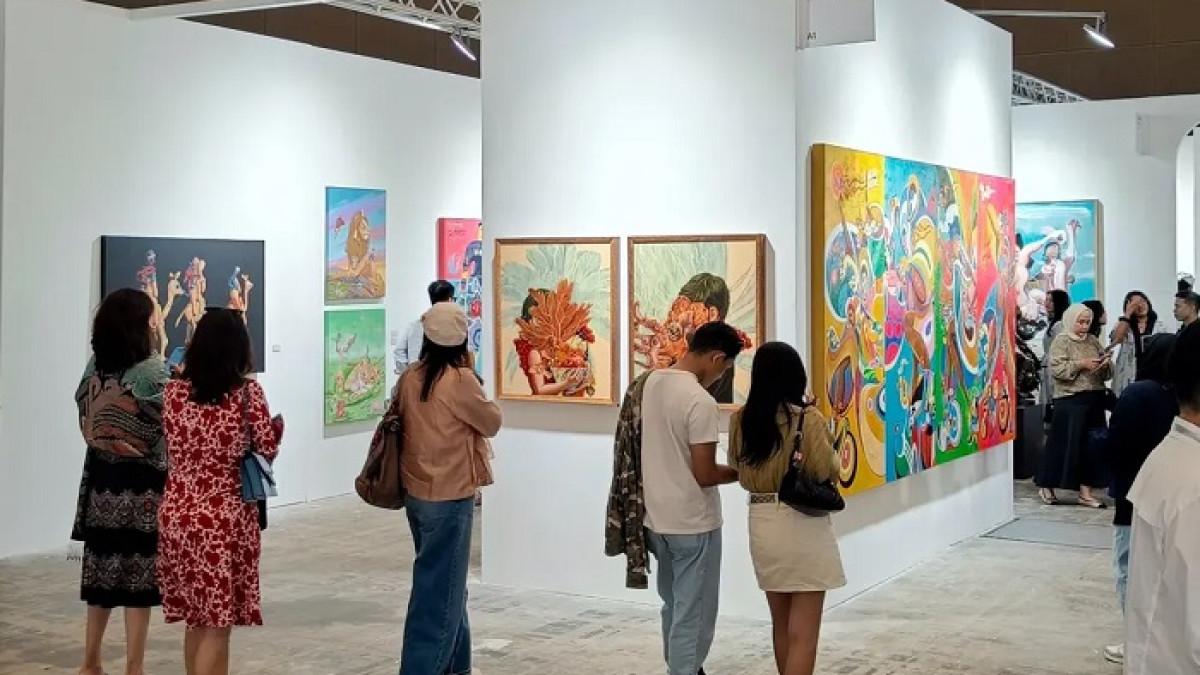 Museum modern yang memiliki koleksi berbagai karya seni kontemporer.