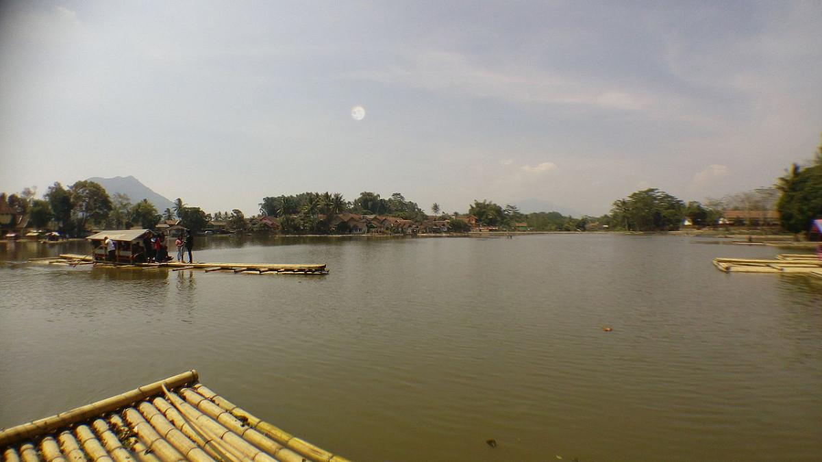 Situ Cangkuang, satu tempat wisata di Garut, Jawa Barat