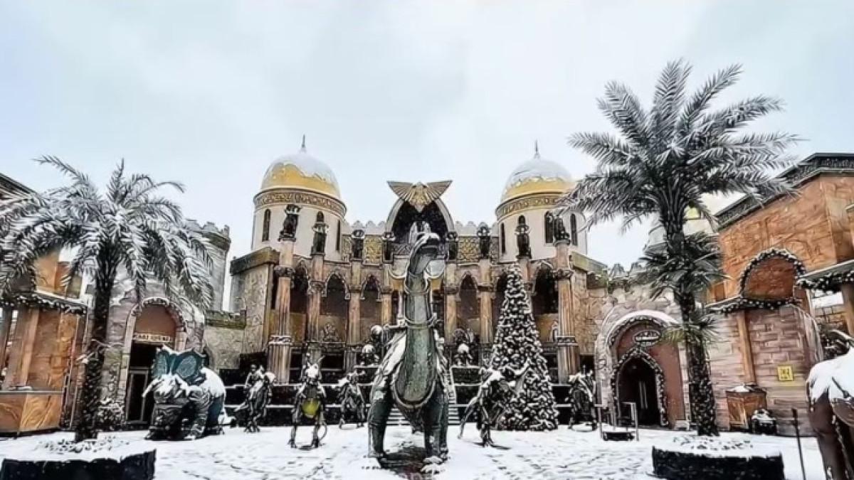 Snowy Dinopark, nuansa Natal bersalju di Jatim Park 3 Kota Batu, Jawa Timur.