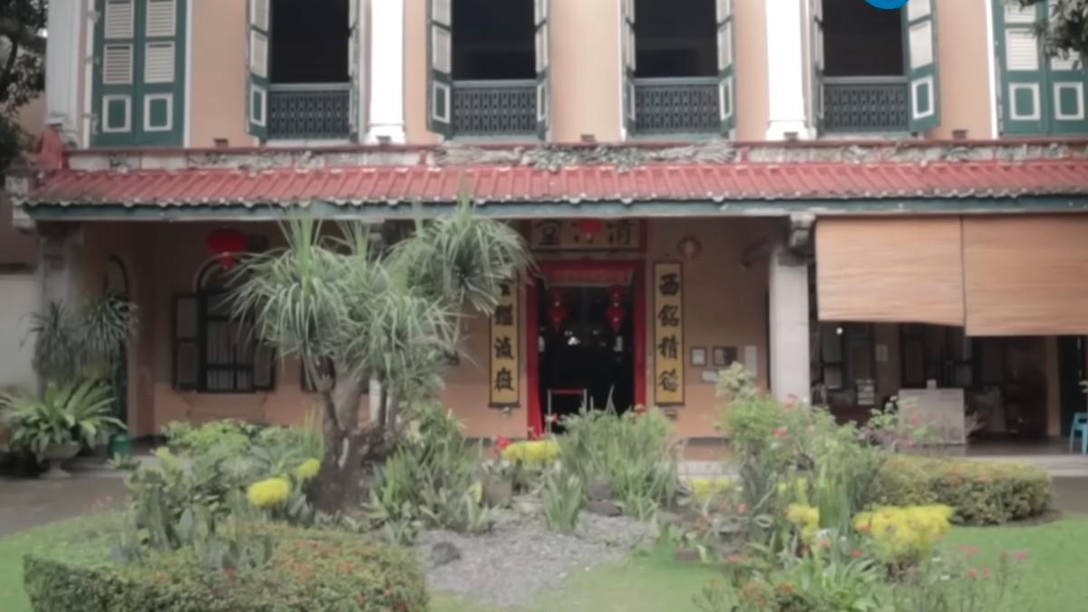 Solo traveling akhir tahun Cukup 4 jam di mansion ini, kamu bisa belajar sejarah dan budaya Medan.