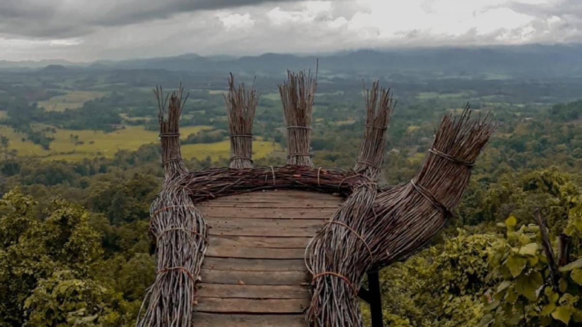 Spot foto instagramable yang tersedia di Puncak Lima Jari, Kabupaten Bone, Sulawesi Selatan