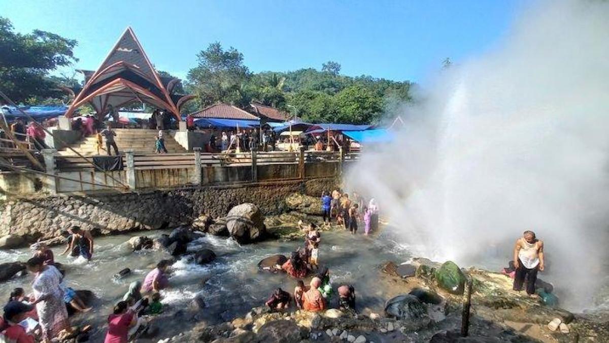 Suasana Geyser Cisolok di Kecamatan Cisolok, Kabupaten Sukabumi, Jawa Barat.