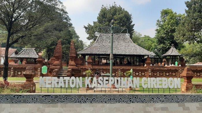 Suasana Keraton Kasepuhan, Kecamatan Lemahwungkuk, Kota Cirebon, Jawa Barat.