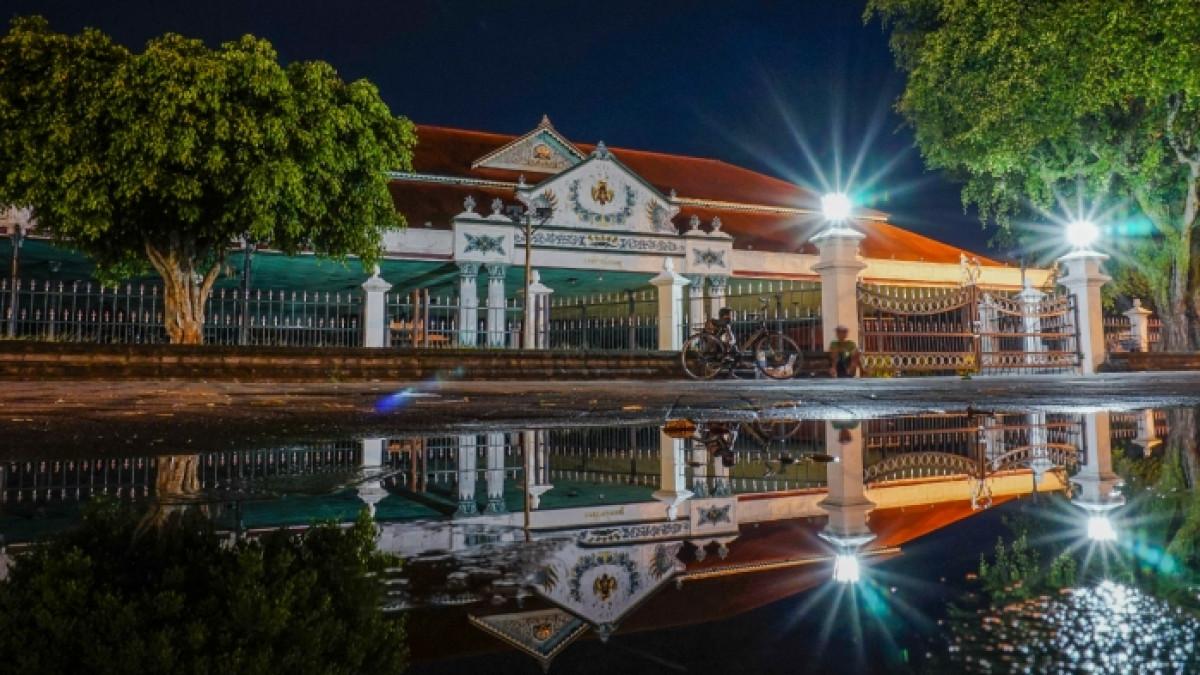 Suasana Keraton YogyakartaIstana Ngayogyakarta Hadiningrat di Jogja.