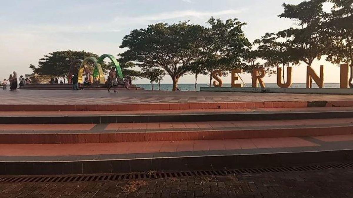 Suasana Pantai Seruni di Kelurahan Pallantikang, Kecamatan Bantaeng, Kabupaten Bantaeng, Sulawesi Selatan.