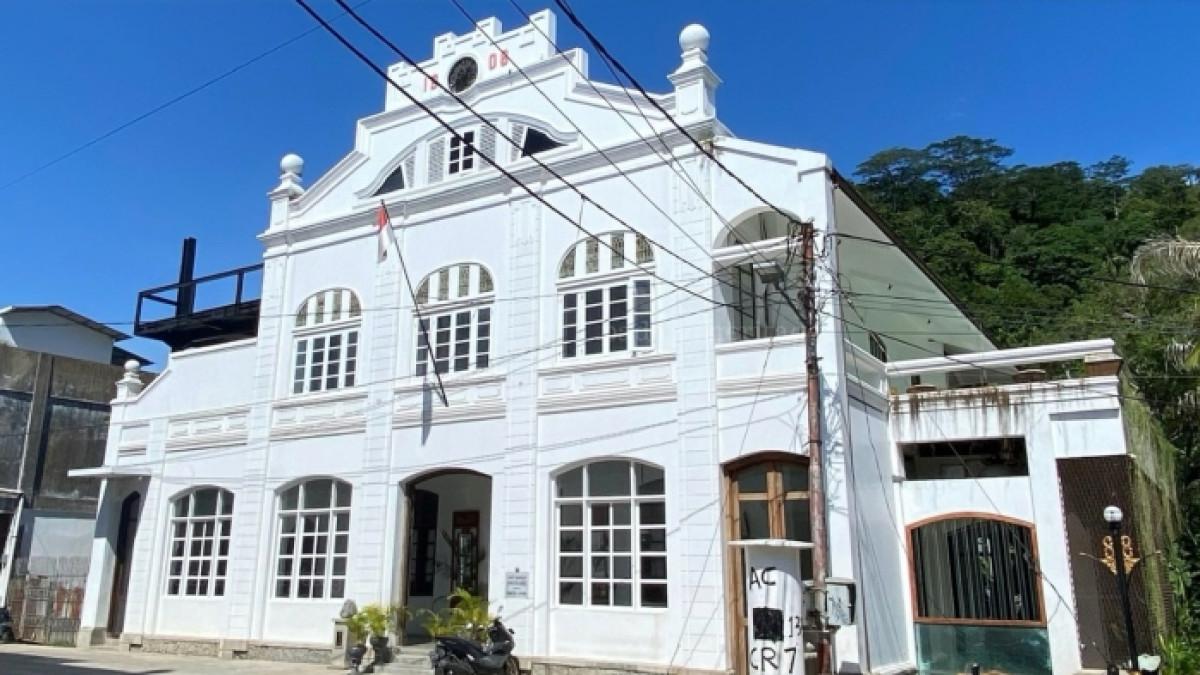 Suasana gedung Padangsche Spaarbank yang berada di kawasan Kota Tua Padang.