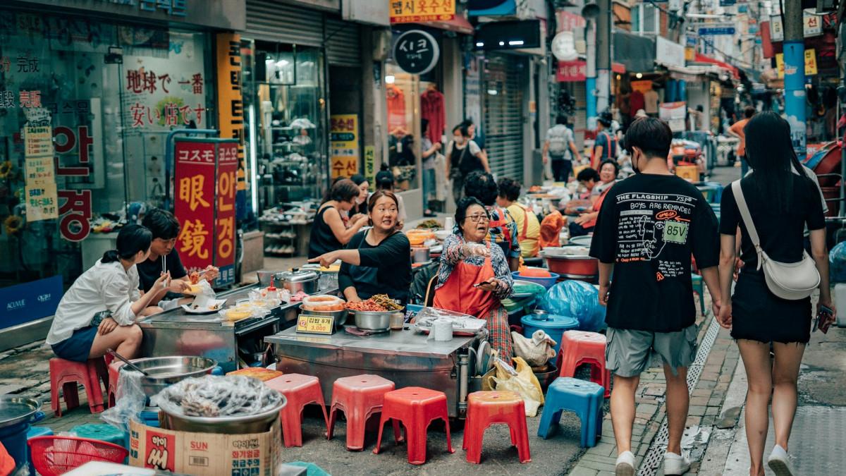 Suasana pasar di Busan, Korea Selatan