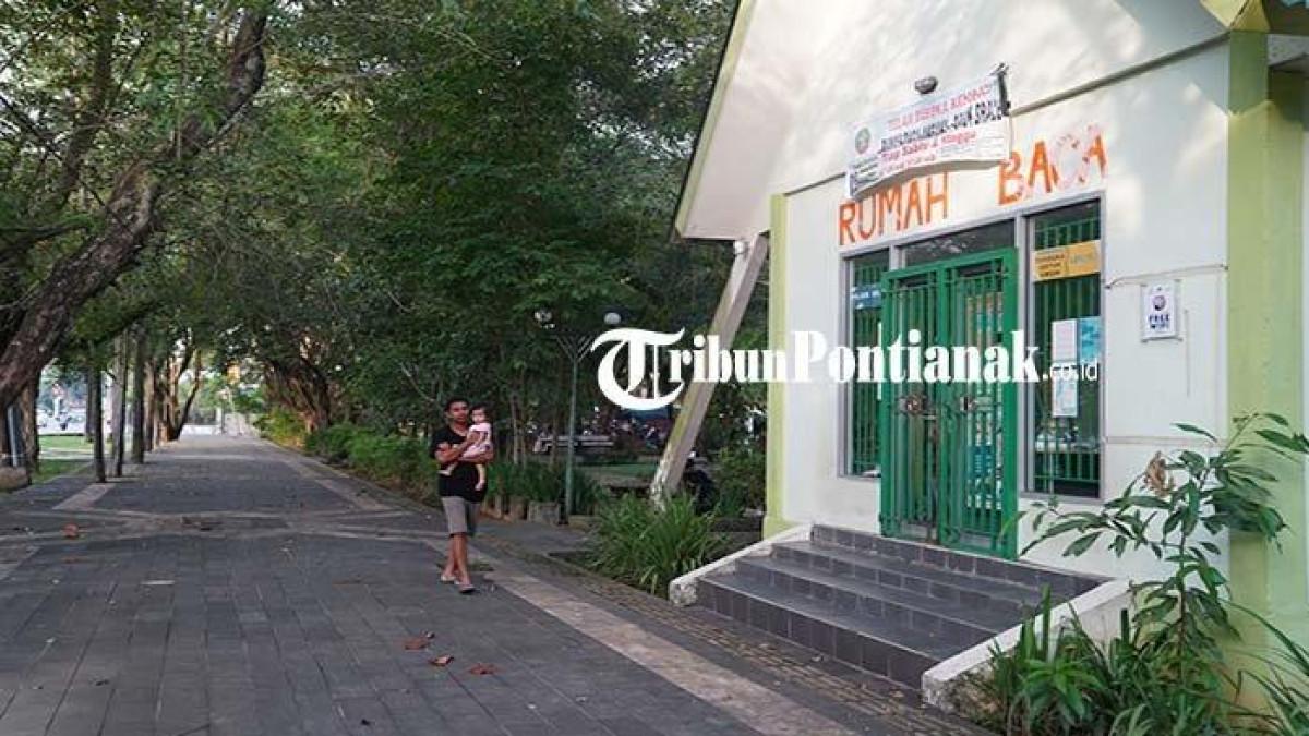 Taman Akcaya, satu tempat wisata dekat Bandara Supadio Kubu Raya Kalimantan Barat.
