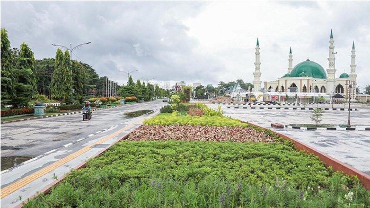 Taman Bunga Idaman Bikin Pedestrian HR Soebrantas Dumai Makin Cantik