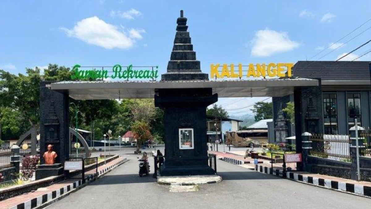 Penampakan wajah baru Taman Rekreasi Kalianget Wonosobo usai direvitalisasi, semakin rapi dengan pembenahan dan penambahan beberapa fasilitas, Jumat (18/10/2024).