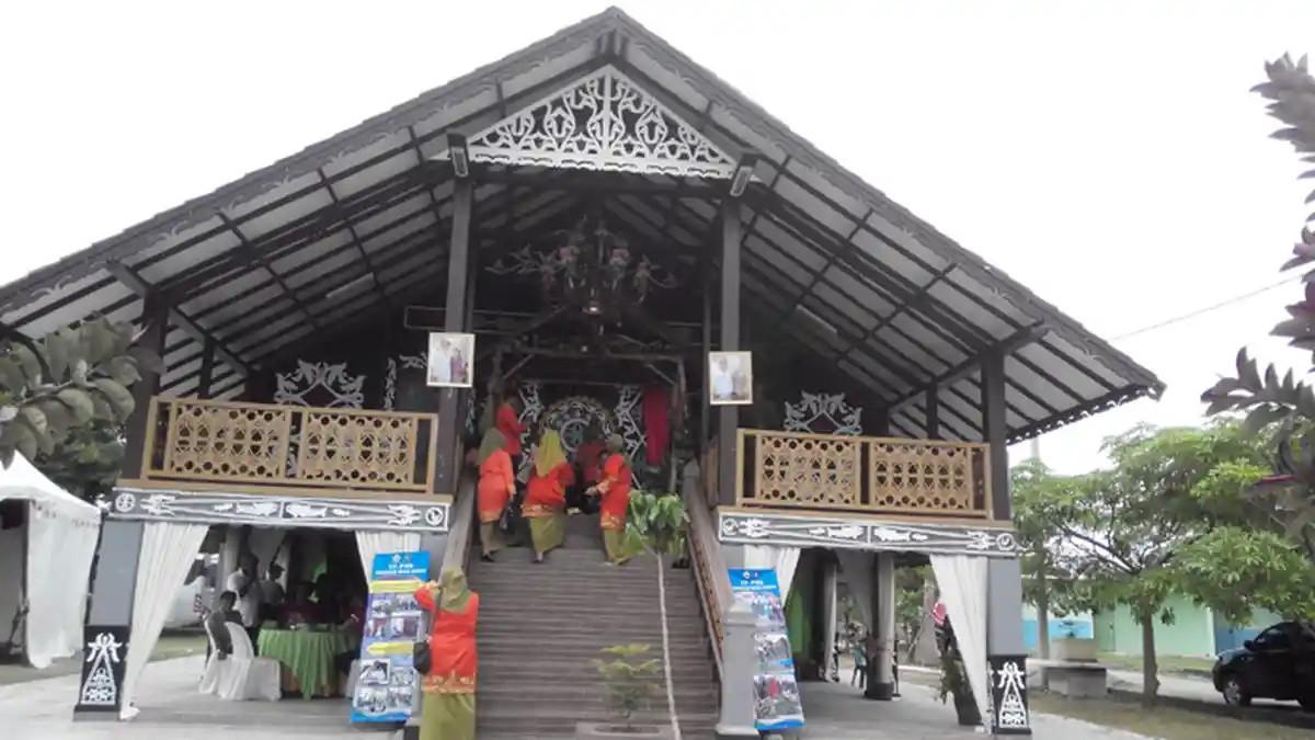 Rumah adat Kabupaten Bener Meriah di Taman Sulthanah Safiatuddin, Jalan T Nyak Arief Desa Lampriek, Kecamatan Kuta Alam, Banda Aceh.