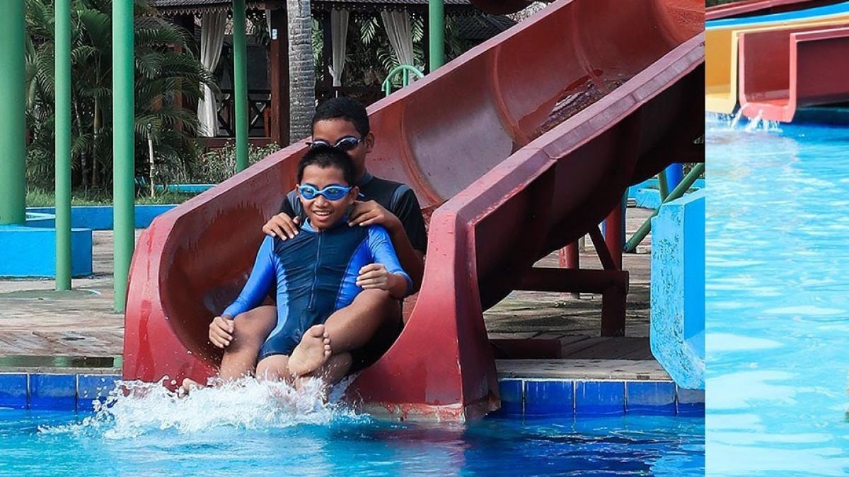 The Breeze Water Park & Cafe, satu tempat wisata dekat Bandara Syamsudin Noor Banjarbaru Kalimantan Selatan.