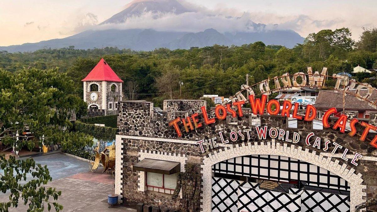 The Lost World Castle, tempat wisata di Jogja bak negeri dongeng lengkap dengan harga tiket masuk terbarunya.